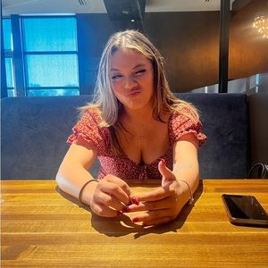 Meet your Posher, Vanessa